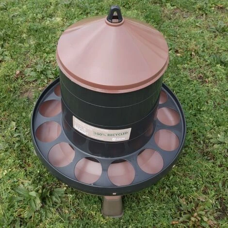 CHEMIN DES POULAILLERS Mangeoire Poule À Pieds En Plastique Recyclé Eco 12kg 1 CHEMIN DES POULAILLERS Mangeoire Poule À Pieds En Plastique Recyclé Eco 12kg