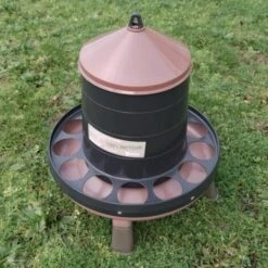 CHEMIN DES POULAILLERS Mangeoire Poule À Pieds En Plastique Recyclé Eco 12kg 7 CHEMIN DES POULAILLERS Mangeoire Poule À Pieds En Plastique Recyclé Eco 12kg -Polire Soldes Boutique 19946888 4